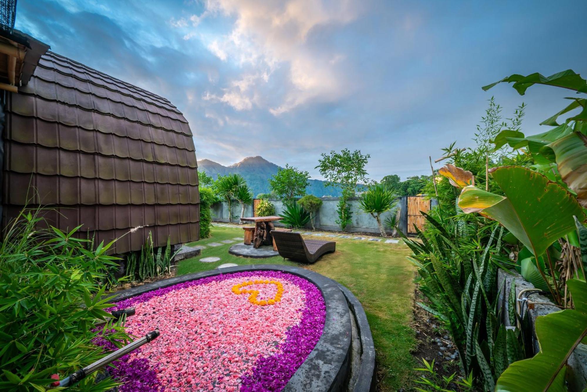 Tegal Bamboo Cottages & Private Hot Spring Baturaja  Екстериор снимка